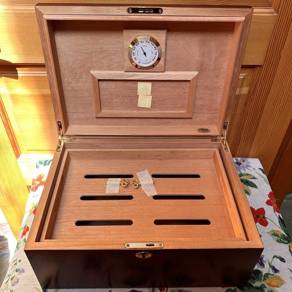 Cuban Crafters Humidors Clasico Rojo Cherrywood Cigar Box Hygrometer Lock Key